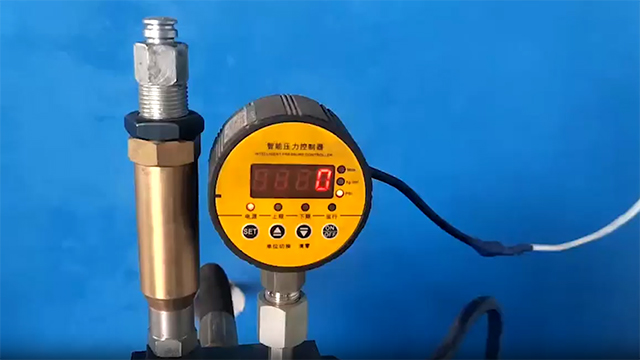 Teste de pressão de conexões de tubos(500psi)